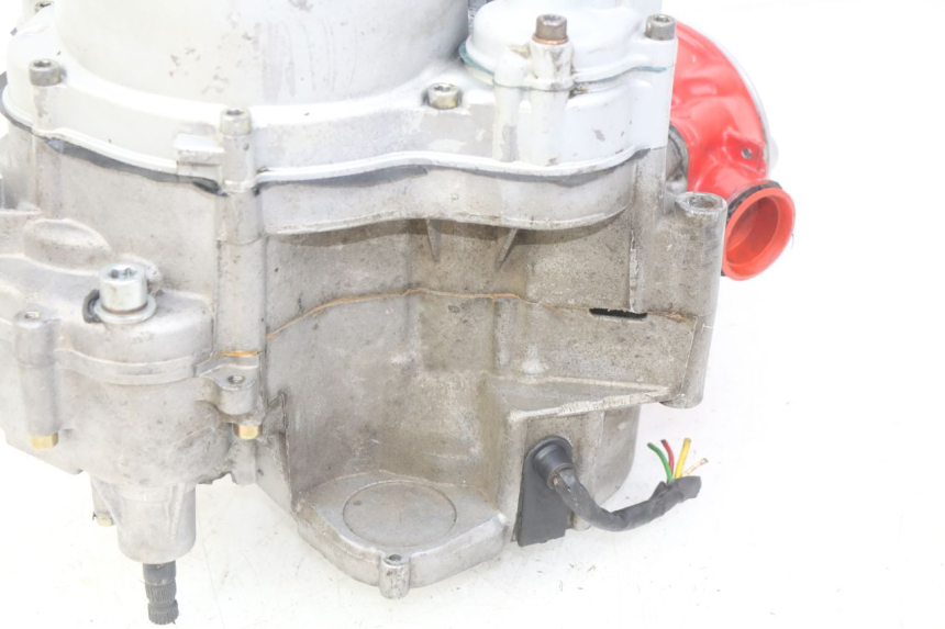 photo de MOTOR PEUGEOT XP6 50 (1997 - 2003) - Otra perspectiva