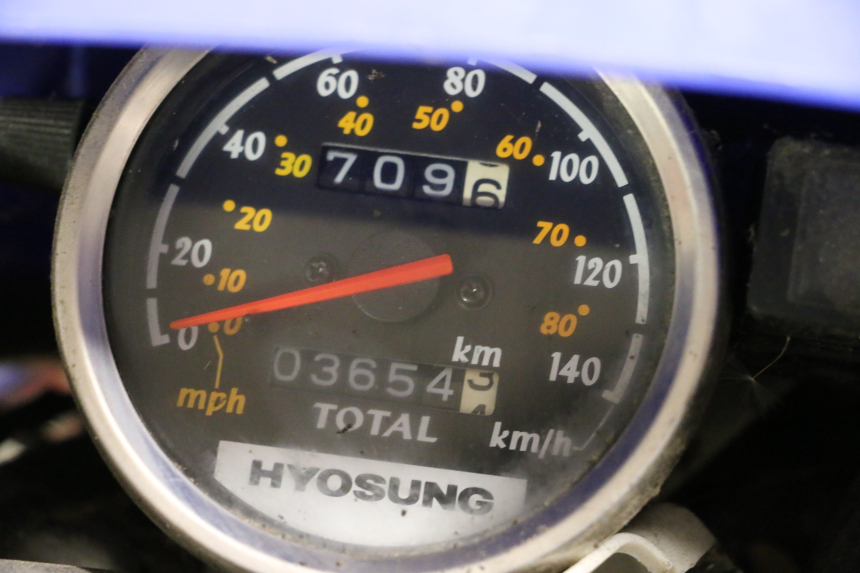 photo de MOTOR HYOSUNG XRX 125 (2000 - 2008) - Enfoque en la estructura