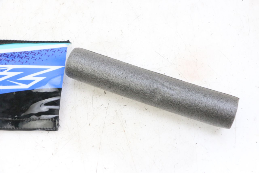 photo de ESPUMA DE MANILLAR APOLLO RFZ 125 - Primer plano técnico