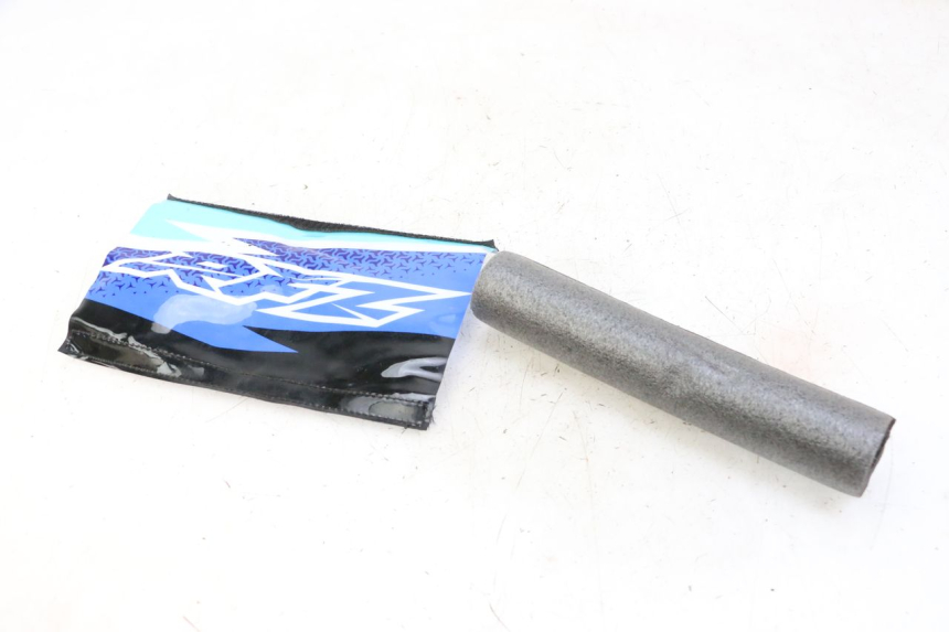 photo de ESPUMA DE MANILLAR APOLLO RFZ 125 - Detalles de los puntos de fijación