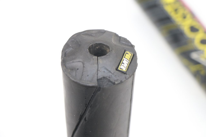 photo de MANILLAR PROTECTOR YAMAHA YZF YZ-F 450 (2006 - 2009) - Detalle de la pieza