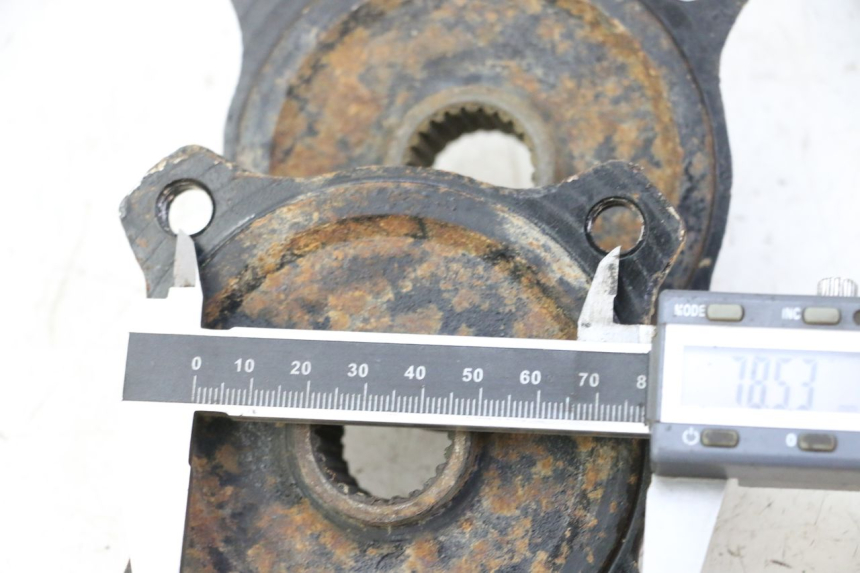 photo de CUBO RUEDA TRASERA KEROX BAZOOKA 110 - Primer plano técnico