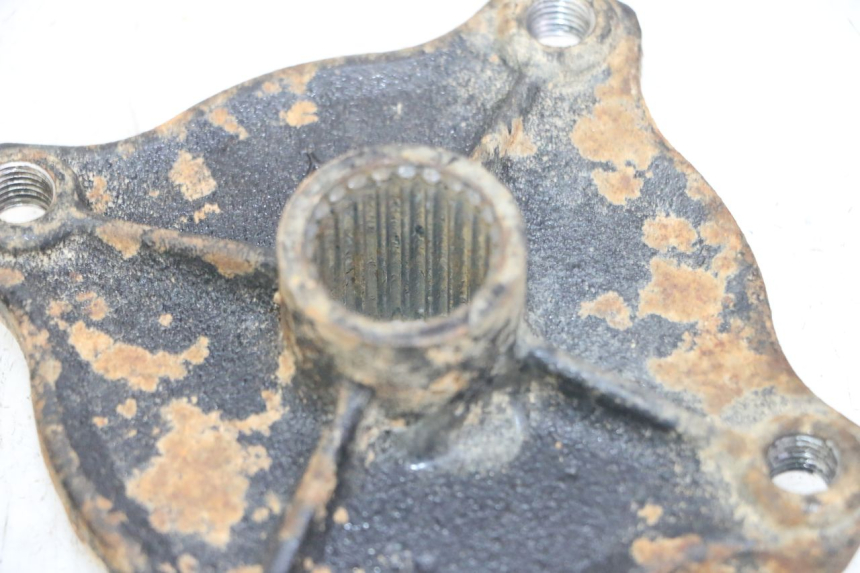 photo de CUBO RUEDA TRASERA KEROX BAZOOKA 110 - Detalles de los puntos de fijación