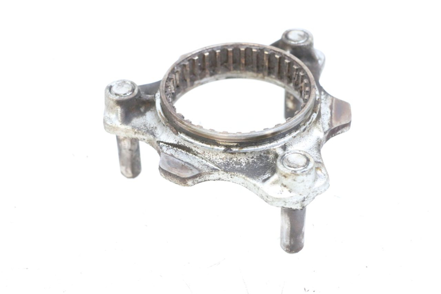 photo de CUBO RUEDA TRASERA SUZUKI BURGMAN EXECUTIVE ABS 650 (2006 - 2012) - Primer plano técnico