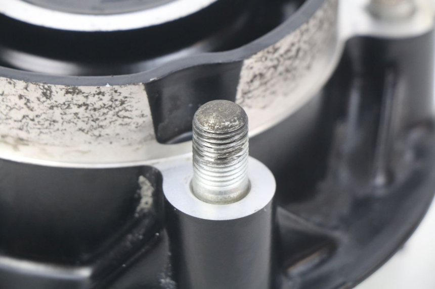 photo de CUBO RUEDA TRASERA HONDA CBRF CBR-F PC41 600 (2011 - 2013) - Primer plano técnico