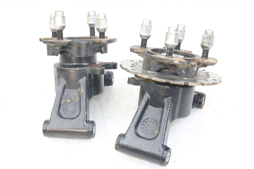 photo de CUBO RUEDA TRASERA HYTRACK HY S 4X4 410 (2013 - 2016) - Primer plano de alta resolución