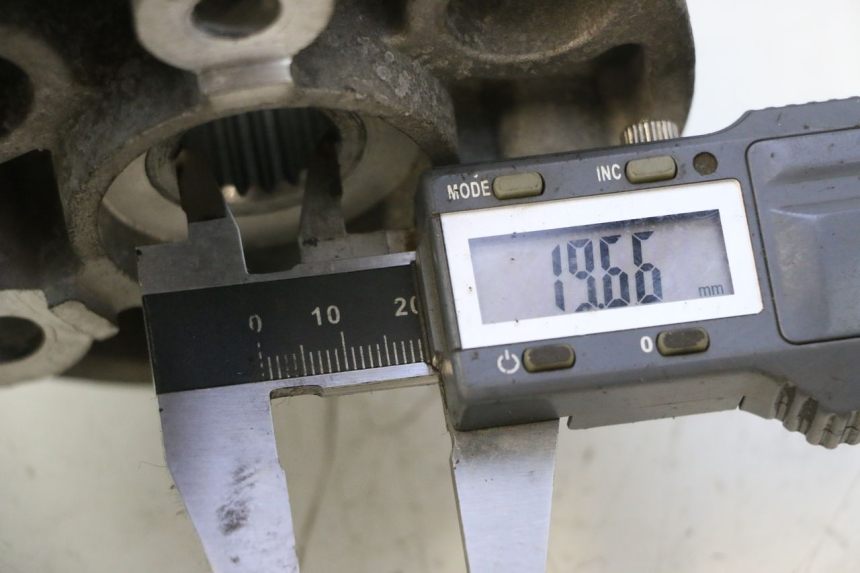 photo de CUBO RUEDA TRASERA LONGJIA LJ50QT 8M 2T 50 (2010 - 2017) - Detalle de la pieza
