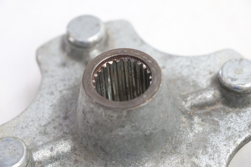 photo de CUBO RUEDA TRASERA KYMCO MXU R 250 (2004 - 2010) - Detalles de los puntos de fijación
