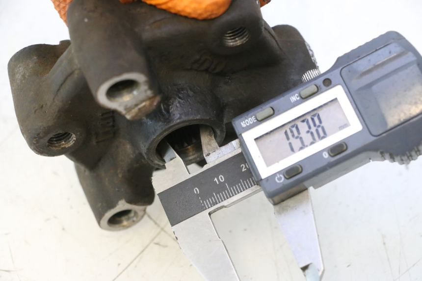 photo de CUBO RUEDA TRASERA RAZZO QTR 50 (2011 - 2018) - Primer plano técnico