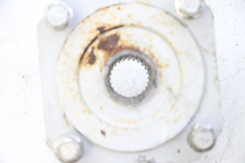 photo de CUBO RUEDA TRASERA HYTRACK S 150 (2003 - 2011) - Primer plano técnico