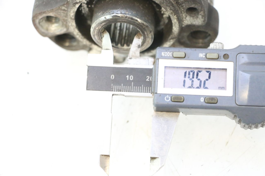 photo de BUJE DE RUEDA TRASERA PEUGEOT SATELIS 125 (2006 - 2009) - Zoom estado de uso