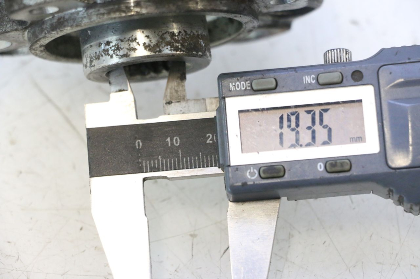 photo de CUBO RUEDA TRASERA PEUGEOT SATELIS 125 (2013 - 2018) - Detalle de la pieza