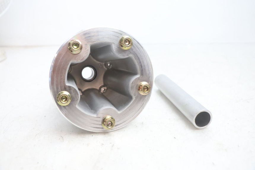 photo de CUBO RUEDA TRASERA CAN-AM SPYDER RS 1000 (2008 - 2012) - Otra perspectiva