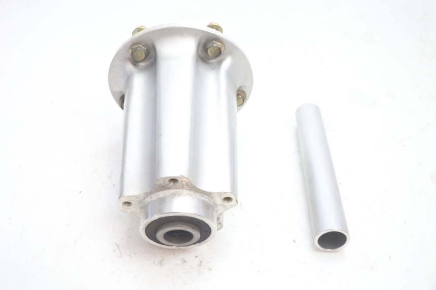 photo de CUBO RUEDA TRASERA CAN-AM SPYDER RS 1000 (2008 - 2012) - Primer plano técnico