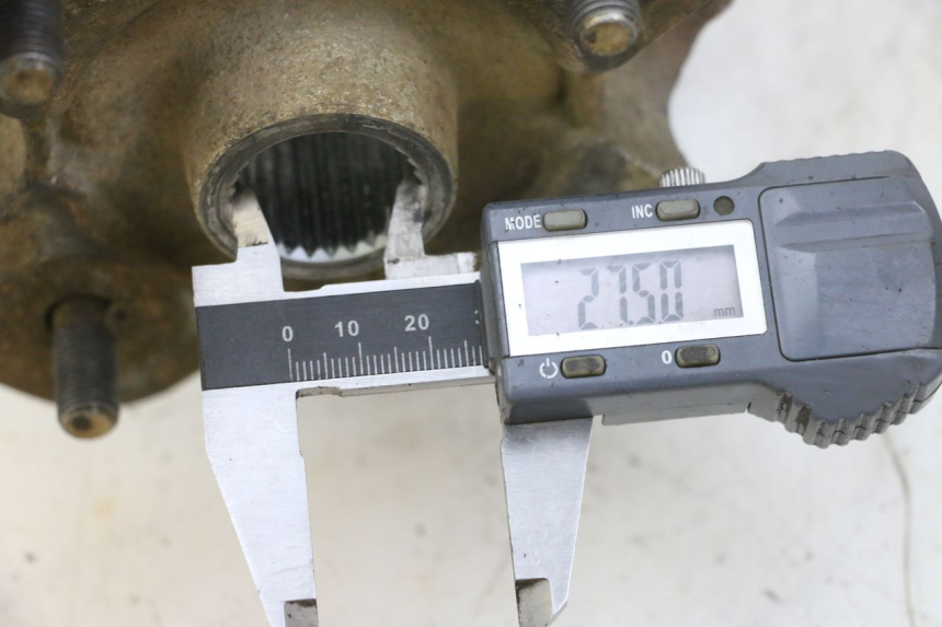 photo de CUBO RUEDA TRASERA YAMAHA YFM GRIZZLY 550 (2008 - 2015) - Detalle de la pieza