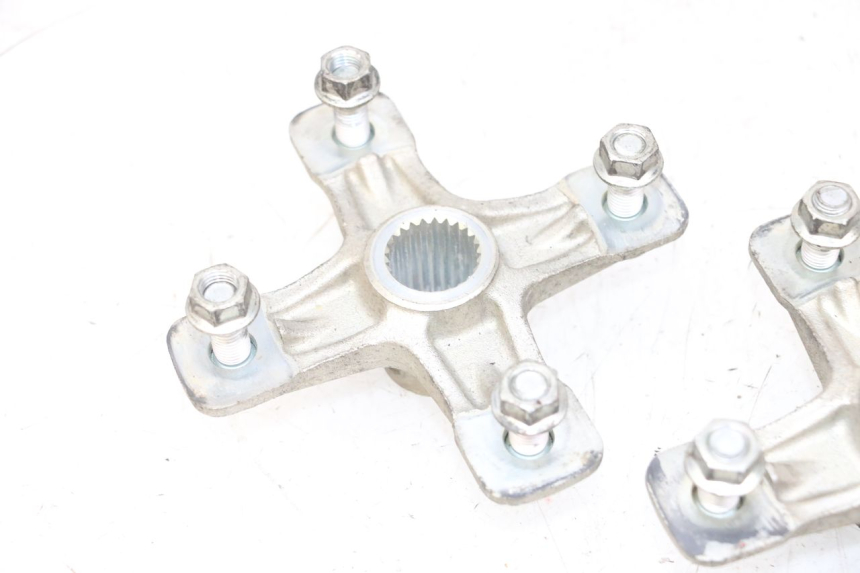 photo de CUBO RUEDA TRASERA YAMAHA YFM R RAPTOR 250 (2008 - 2014) - Detalles de los puntos de fijación