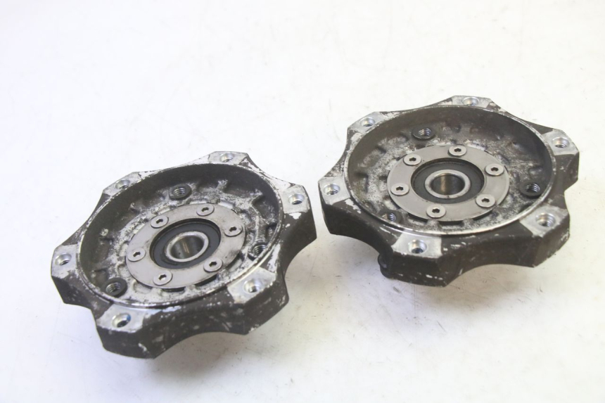 photo de CUBO RUEDA DELANTERA QUADRO 4 4D 350 (2015 - 2018) - Detalle de la pieza