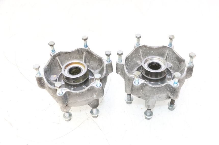 photo de CUBO RUEDA DELANTERA PIAGGIO MP3 HPE 530 (2022 - 2026) - Otra perspectiva