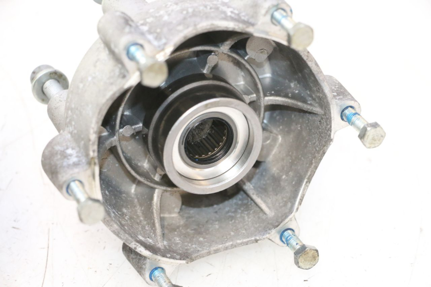 photo de CUBO RUEDA DELANTERA PIAGGIO MP3 HPE 530 (2022 - 2026) - Primer plano técnico