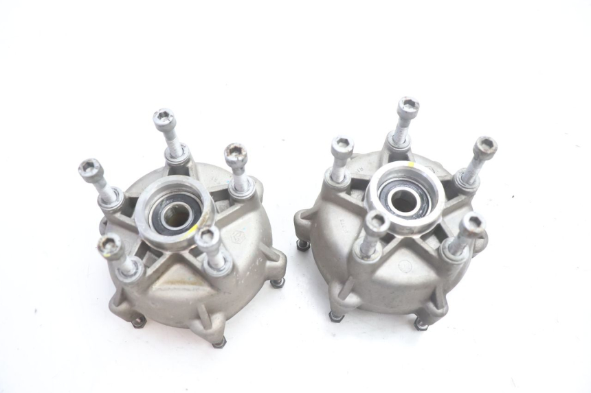 photo de CUBO RUEDA DELANTERA PIAGGIO MP3 LT 300 (2010 - 2016) - Primer plano técnico