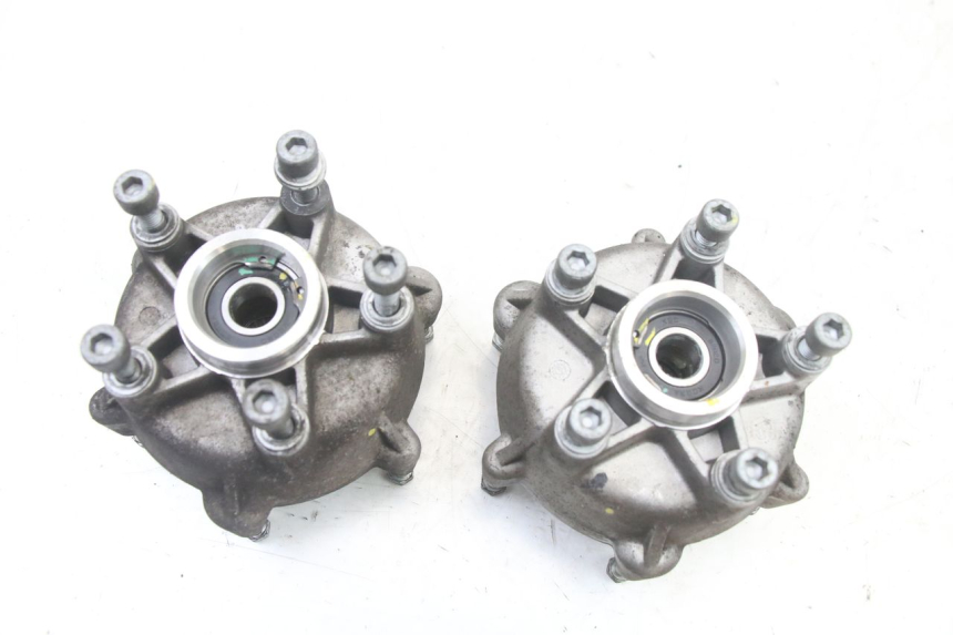 photo de CUBO RUEDA DELANTERA PIAGGIO MP3 500 (2014 - 2017) - Detalles de los puntos de fijación