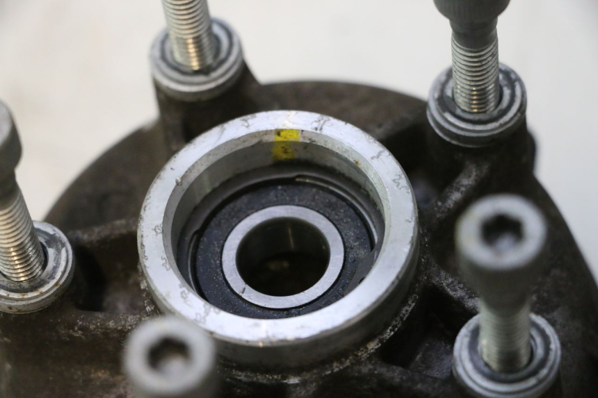 photo de CUBO RUEDA DELANTERA PIAGGIO MP3 500 (2011 - 2015) - Otra perspectiva