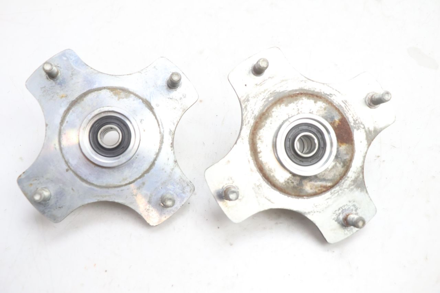 photo de CUBO RUEDA DELANTERA KYMCO MXU R 250 (2004 - 2010) - Primer plano técnico