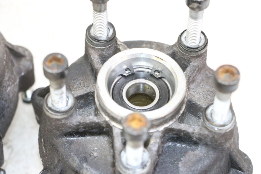 photo de BUJE DE RUEDA DELANTERA PIAGGIO MP3 LT 400 (2007 - 2012) - Detalles de los puntos de fijación