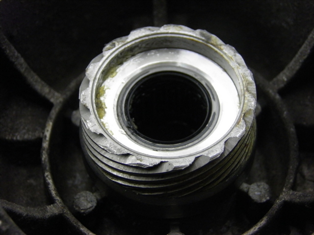 photo de CUBO RUEDA DELANTERA PIAGGIO MP3 RL 125 (2008 - 2009) - Primer plano técnico