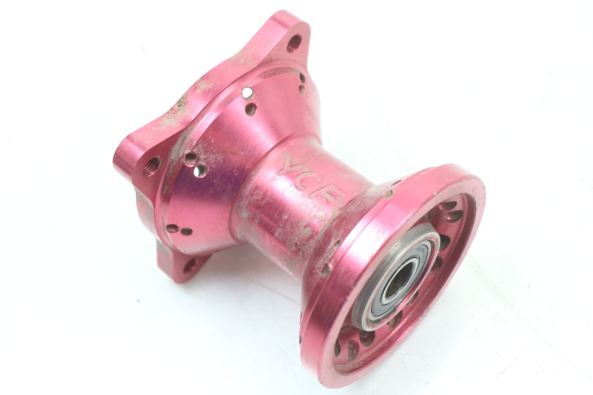 photo de CUBO RUEDA DELANTERA YCF PIT BIKE 125 (2010 - 2018) - Primer plano técnico