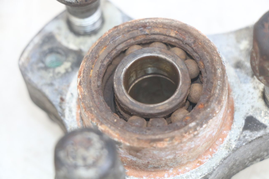 photo de BUJE DE RUEDA DELANTERA PEUGEOT SPEEDFIGHT LC 50 (1996 - 2002) - Otra perspectiva