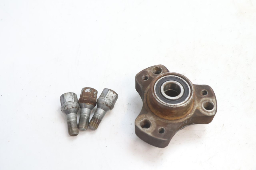 photo de BUJE DE RUEDA DELANTERA PEUGEOT SPEEDFIGHT LC 50 (1996 - 2002) - Primer plano técnico