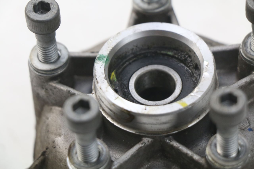 photo de BUJE DE RUEDA DELANTERA PIAGGIO VESPA SPRINT 2T 50 (2014 - 2018) - Otra perspectiva