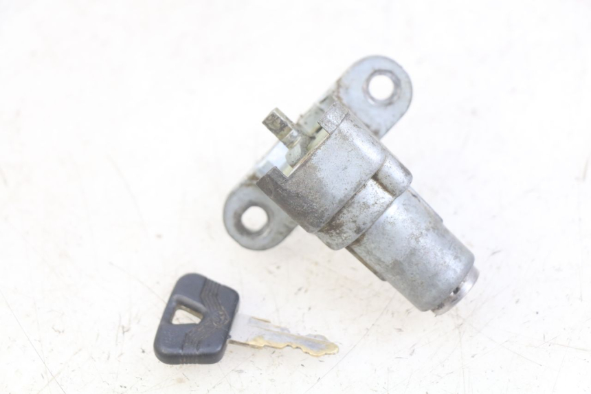 photo de CERRADURA DE ENCENDIDO MBK BOOSTER SPIRIT 50 (1999 - 2003) - Otra perspectiva