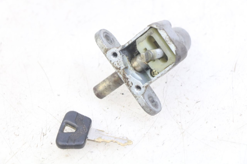 photo de CERRADURA DE ENCENDIDO MBK BOOSTER SPIRIT 50 (1999 - 2003) - Primer plano técnico