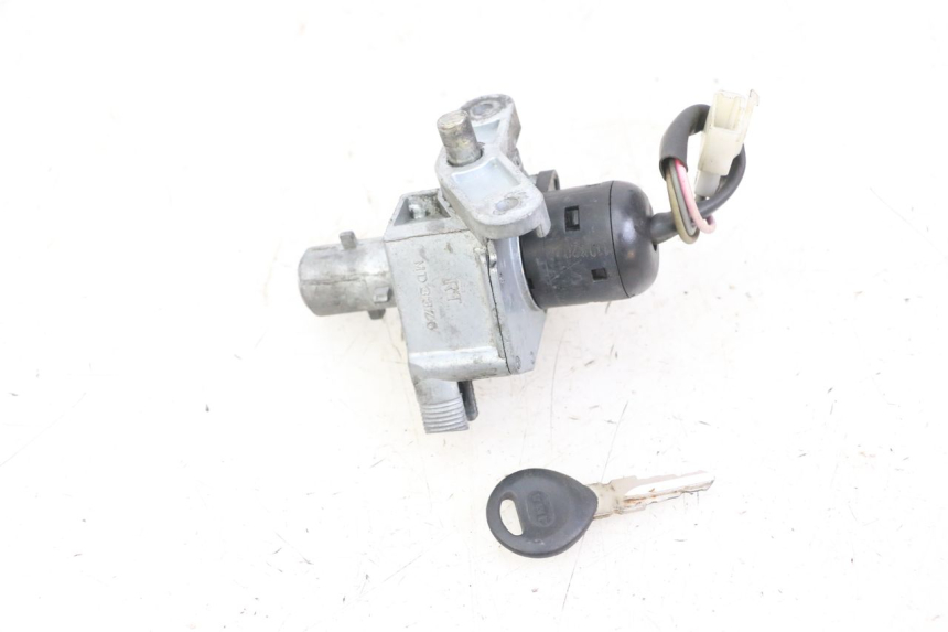 photo de CERRADURA DE ENCENDIDO MBK BOOSTER SPIRIT NAKED 50 (2004 - 2017) - Detalles de los puntos de fijación