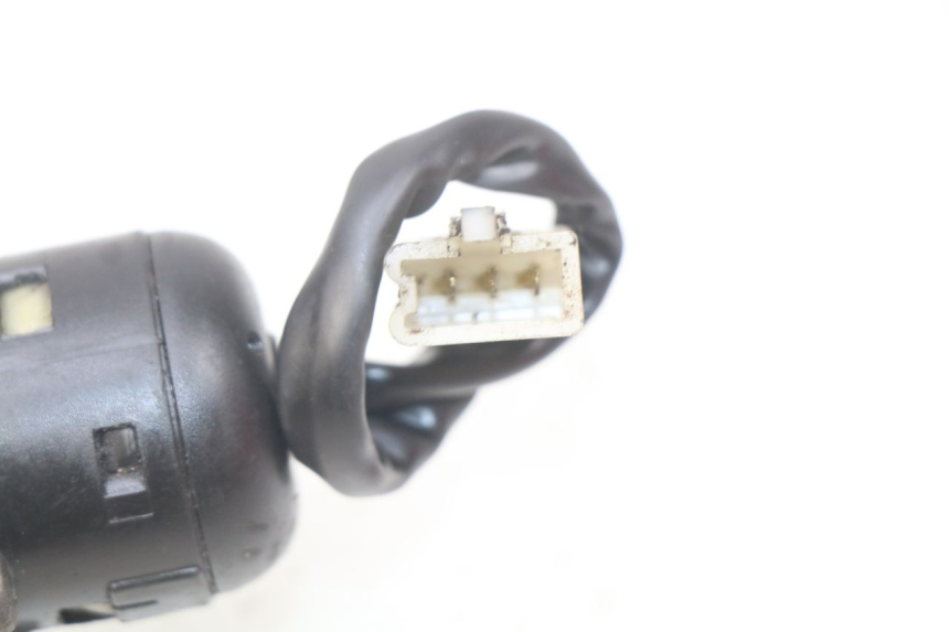 photo de CERRADURA DE ENCENDIDO YAMAHA BW'S 50 (1999 - 2003) - Otra perspectiva