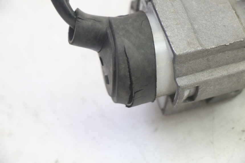 photo de CLAUSOR SYM FIDDLE 3 III 125 (2014 - 2020) - Detalles de los puntos de fijación