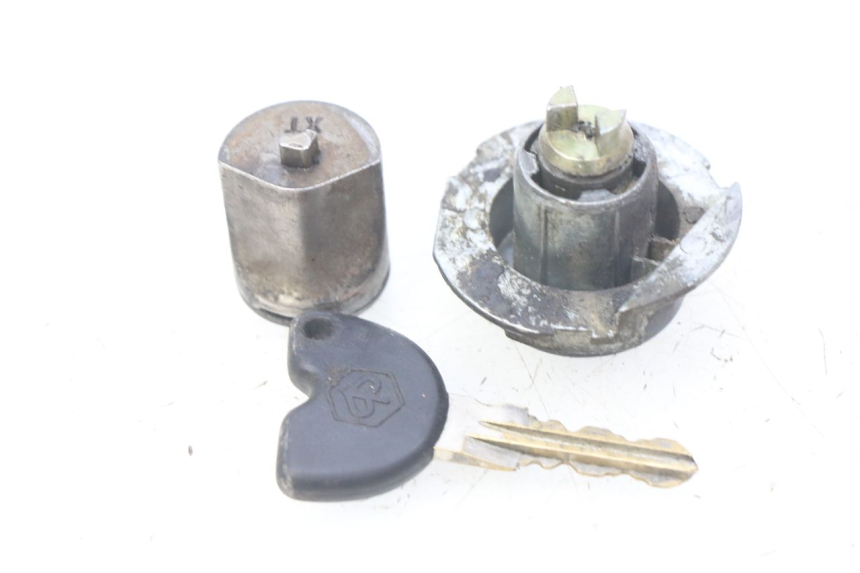 photo de CERRADURA DE ENCENDIDO PIAGGIO FLY 100 (2006 - 2010) - Otra perspectiva