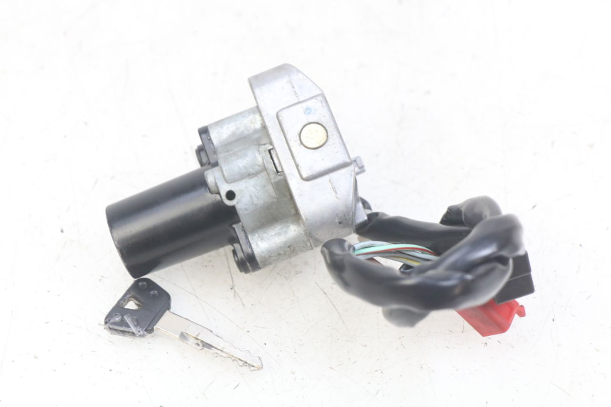photo de CERRADURA DE ENCENDIDO YAMAHA FZS FAZER 600 (1998 - 2001) - Otra perspectiva