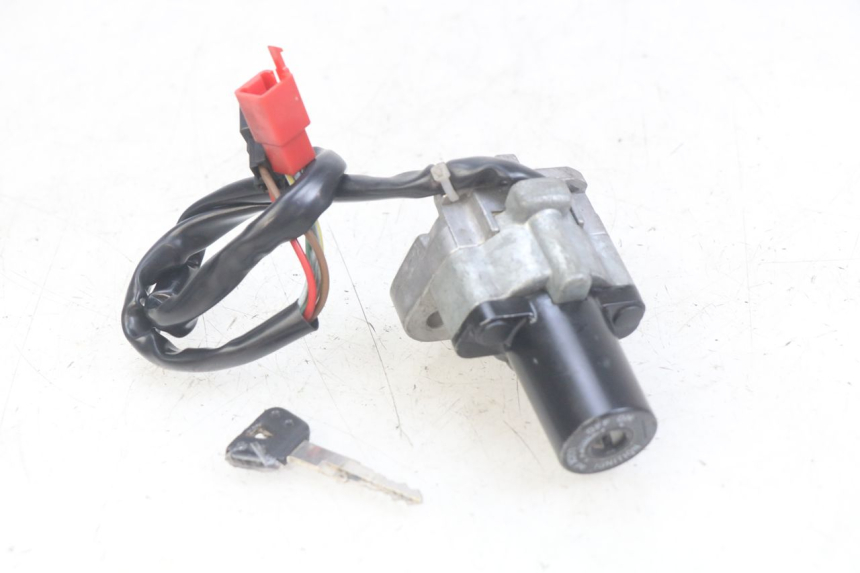 photo de CERRADURA DE ENCENDIDO YAMAHA FZS FAZER 600 (1998 - 2001) - Primer plano técnico