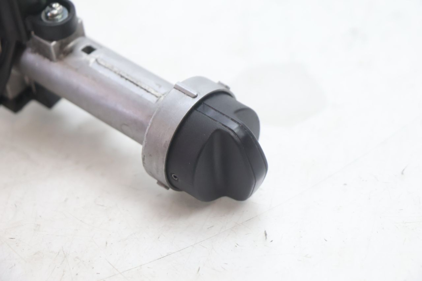 photo de CLAUSOR PIAGGIO MP3 HPE 530 (2022 - 2026) - Primer plano técnico