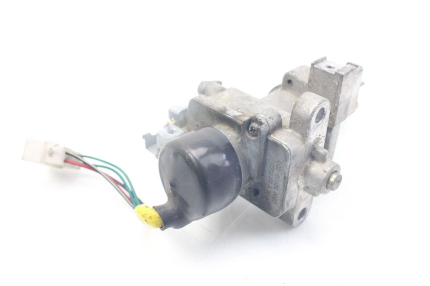 photo de CERRADURA DE ENCENDIDO KYMCO PEOPLE 250 (2004 - 2008) - Detalles de los puntos de fijación