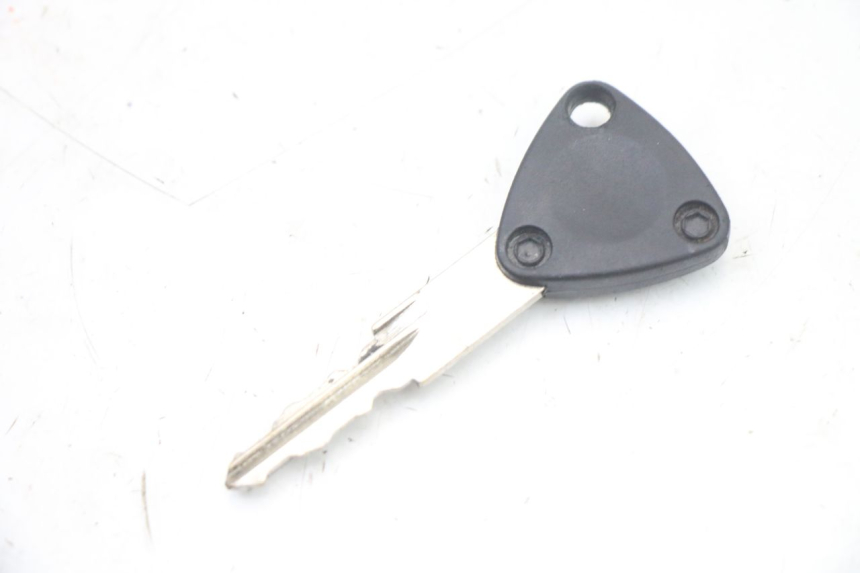 photo de CERRADURA DE ENCENDIDO PEUGEOT KISBEE 4T 50 (2018 - 2022) - Detalle de la pieza