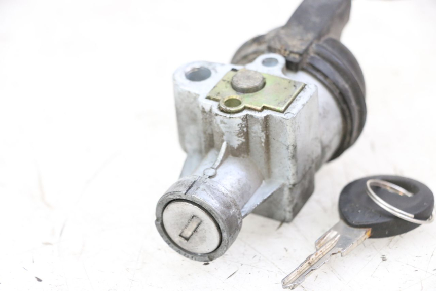 photo de CERRADURA DE ENCENDIDO PEUGEOT LUDIX 50 (2008 - 2017) - Detalles de los puntos de fijación