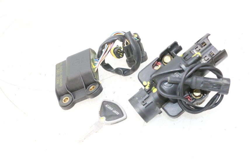 photo de CLAUSOR CAN-AM SPYDER RS 1000 (2008 - 2012) - Zoom sobre los componentes