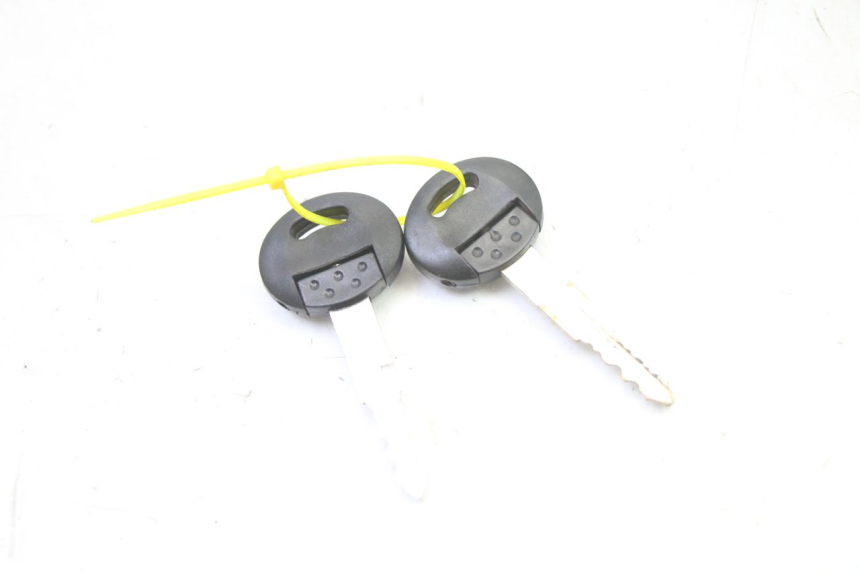 photo de CLAUSOR PEUGEOT STREETZONE I NAKED 2T 50 (2018 - 2020) - Estado de la superficie y material