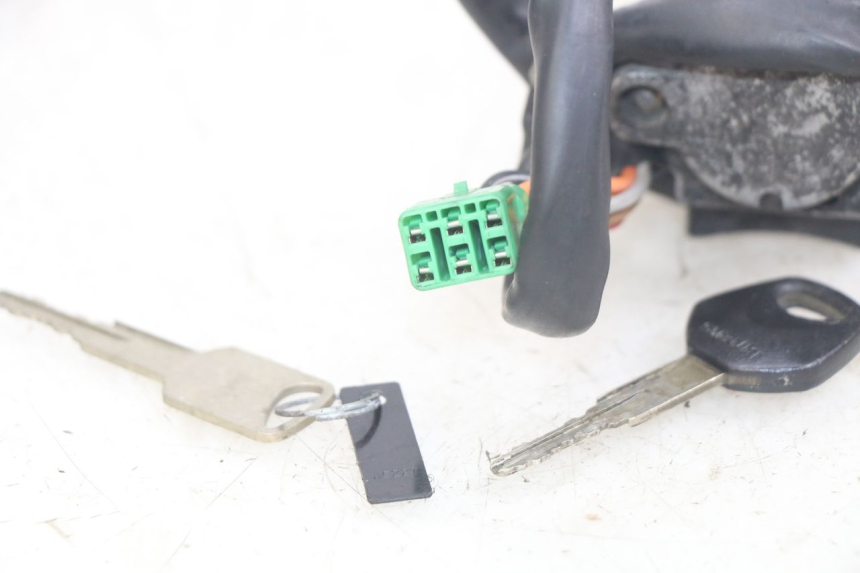 photo de CERRADURA DE ENCENDIDO SUZUKI SV N 650 (1999 - 2002) - Otra perspectiva