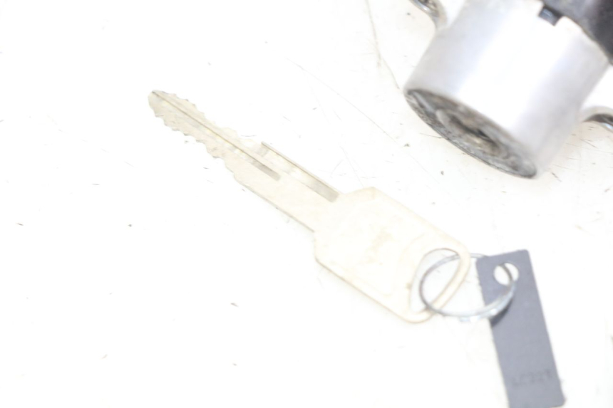 photo de CERRADURA DE ENCENDIDO SUZUKI SV N 650 (1999 - 2002) - Detalles de los puntos de fijación