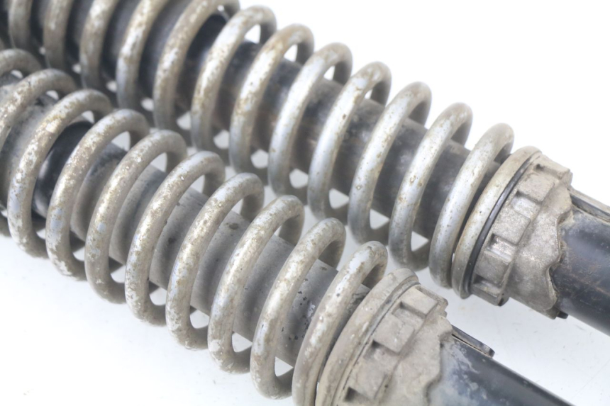 photo de PAR AMORTIGUADOR PIAGGIO BEVERLY 125 (1998 - 2005) - Primer plano técnico